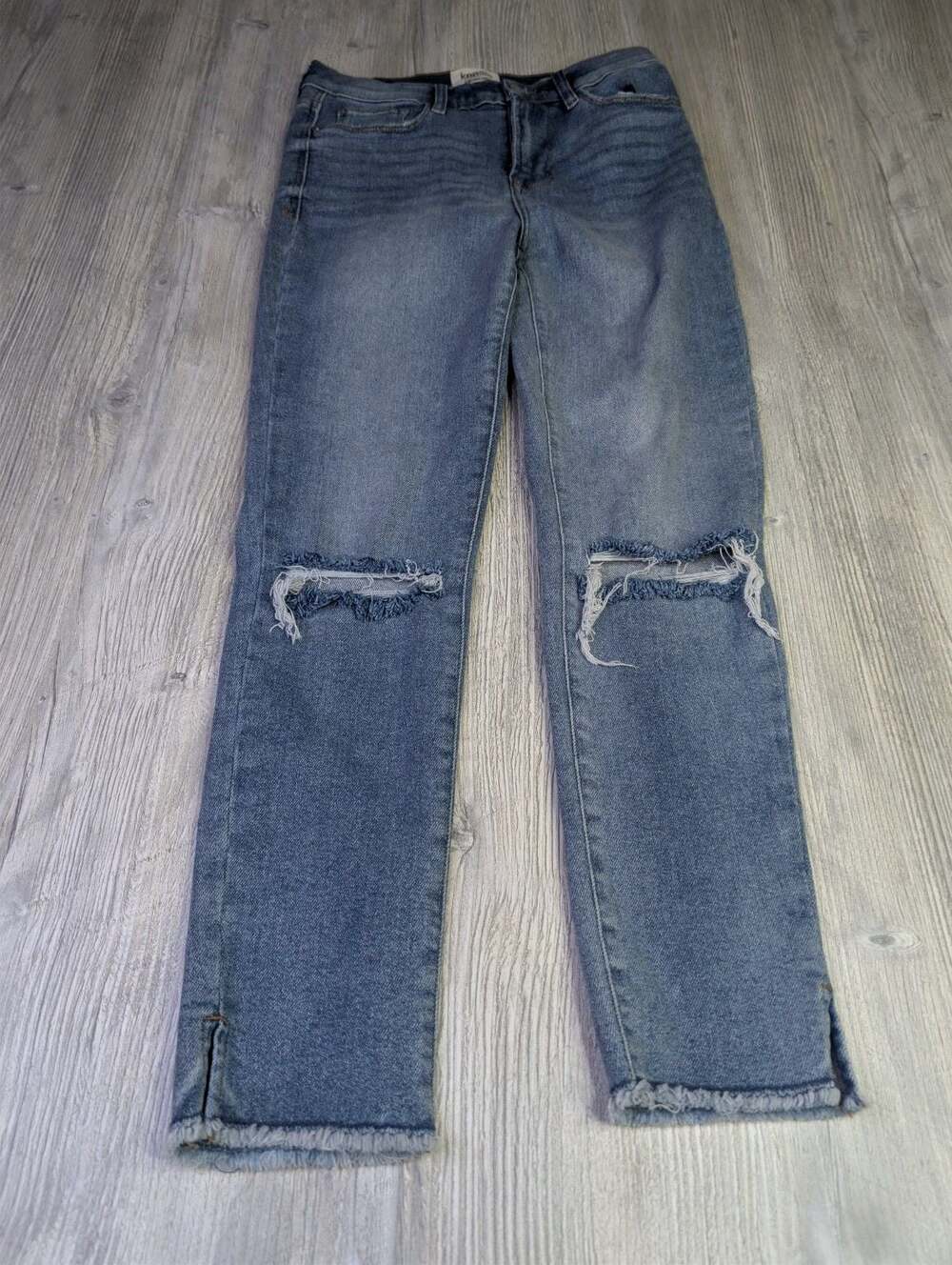 Kensie Women's Distressed Slim Fit Ankle Jeans with Raw Hem  size 4/27
